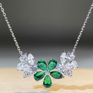 necklace in Silver with floral and zircon embellishment