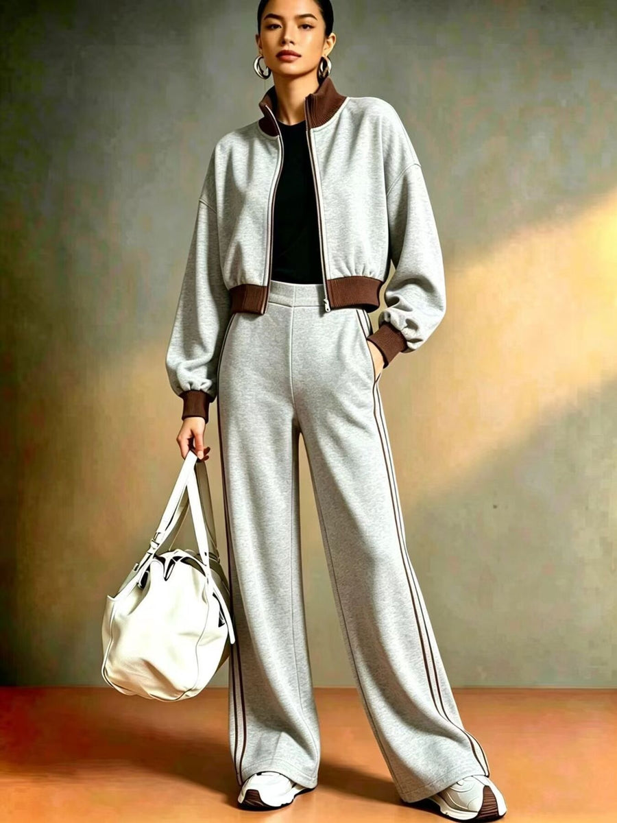 Beige tracksuit with zipper and long sleeve