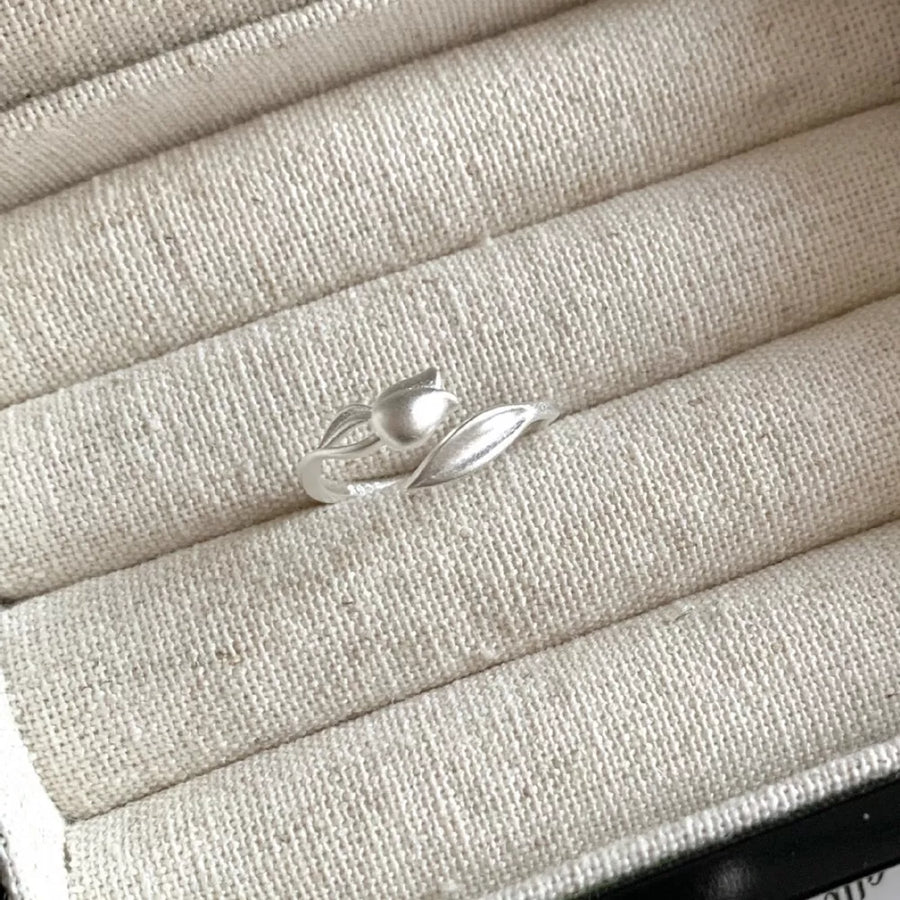 925 Sterling Silver Flower Bypass Ring in silver with bypass design