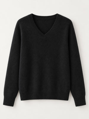 White v-neck sweater with hip-length and pullover
