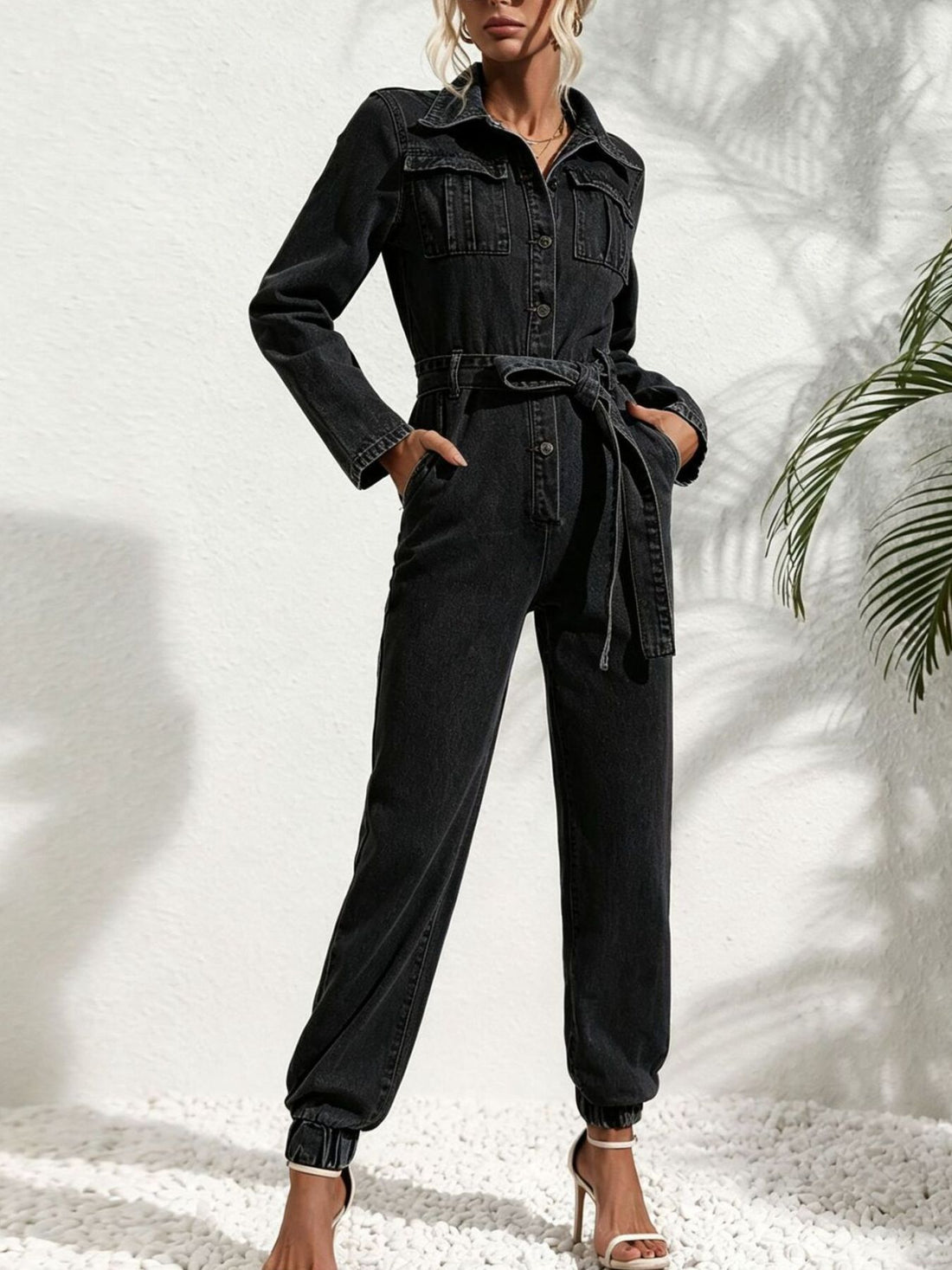 jumpsuit in Black with buttoned and full-length