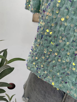 Green iridescent sequin embellished t-shirt with crew neck, casual style