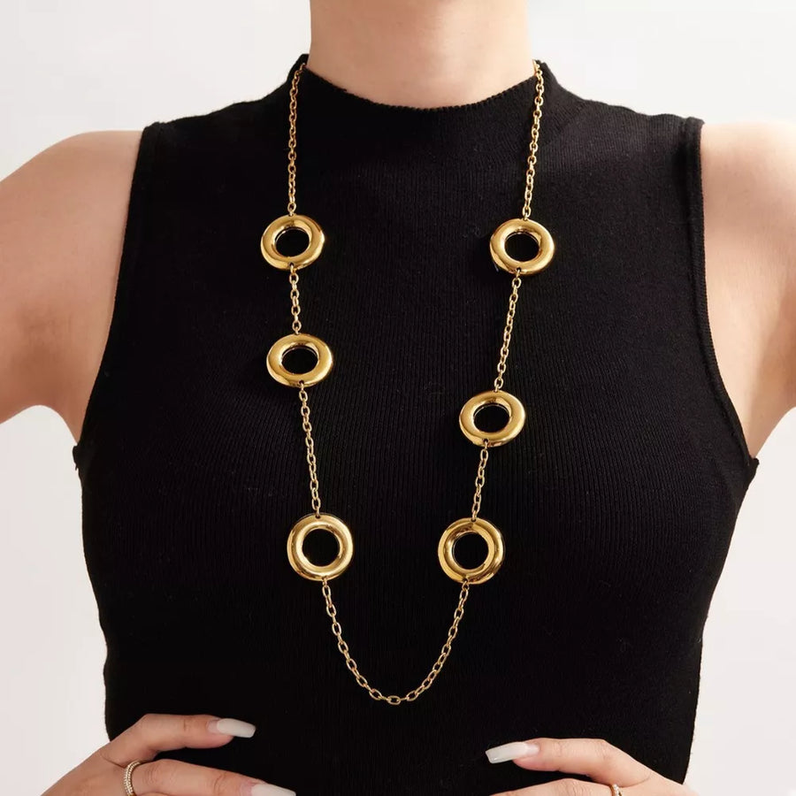 necklace in gold