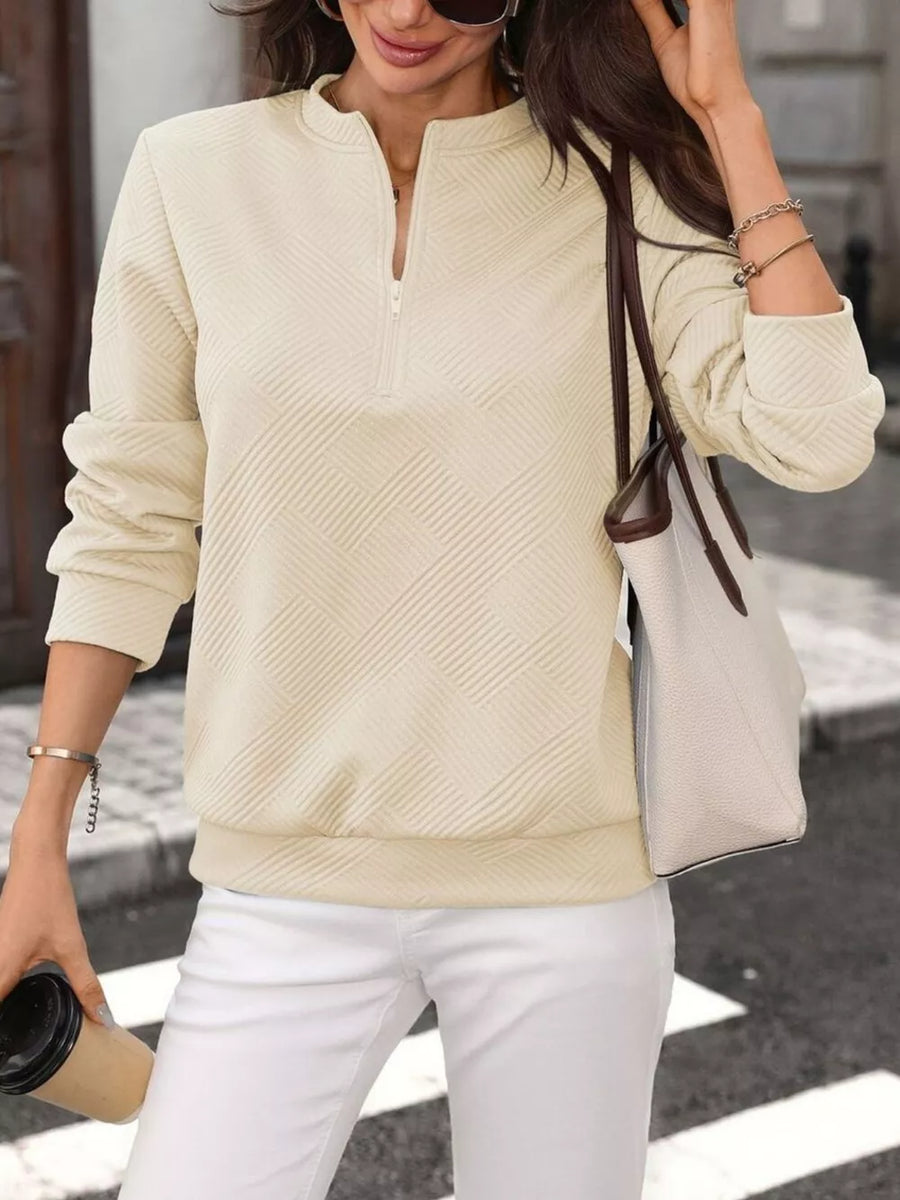 sweatshirt in Black with zipper and hip-length