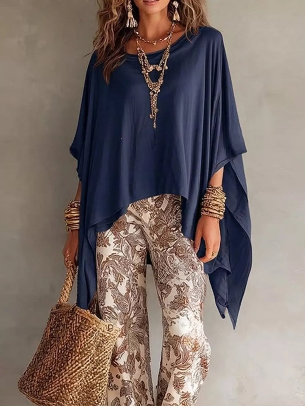 blouse in navy blue featuring oversized and oversized fit
