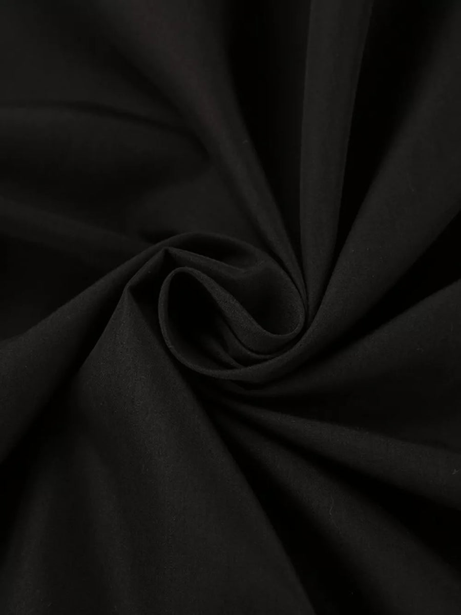 maxi dress in Black with round neck and sleeveless