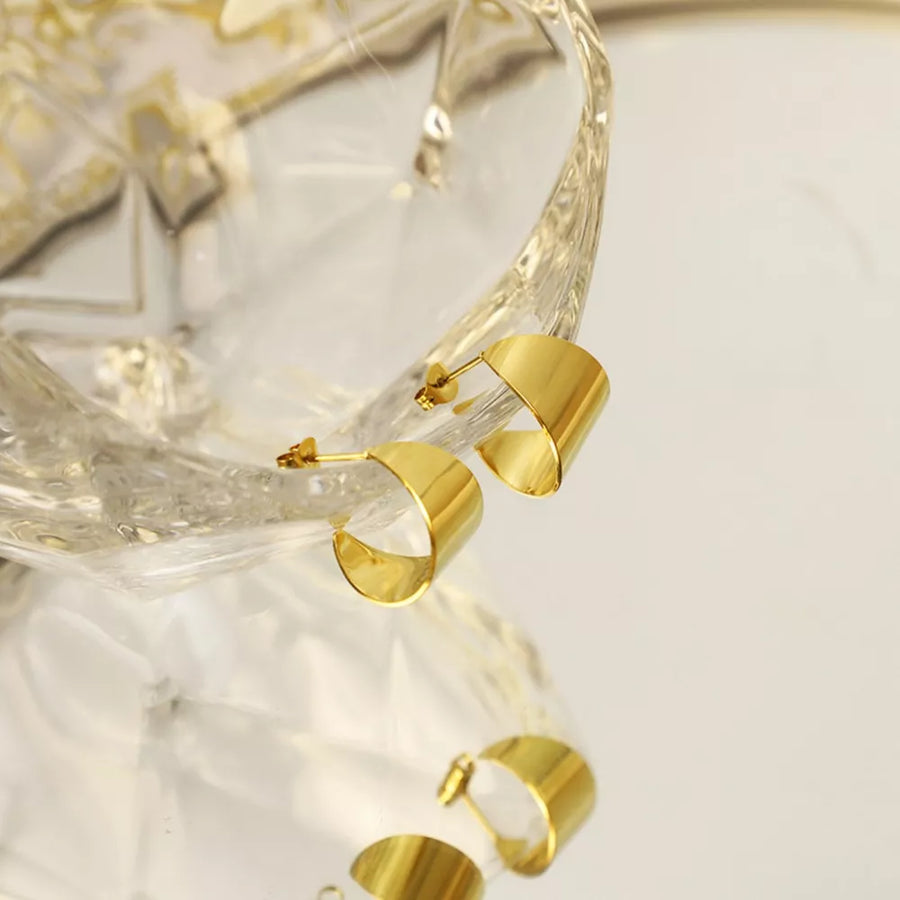 18K Gold-Plated,Titanium Steel Care instructions: Avoid wearing during exercise, earrings in Gold with curved silhouette