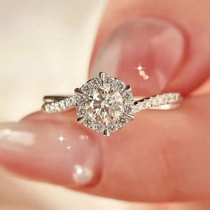 2 Carat Moissanite 925 Sterling Silver Ring in clear with adjustable