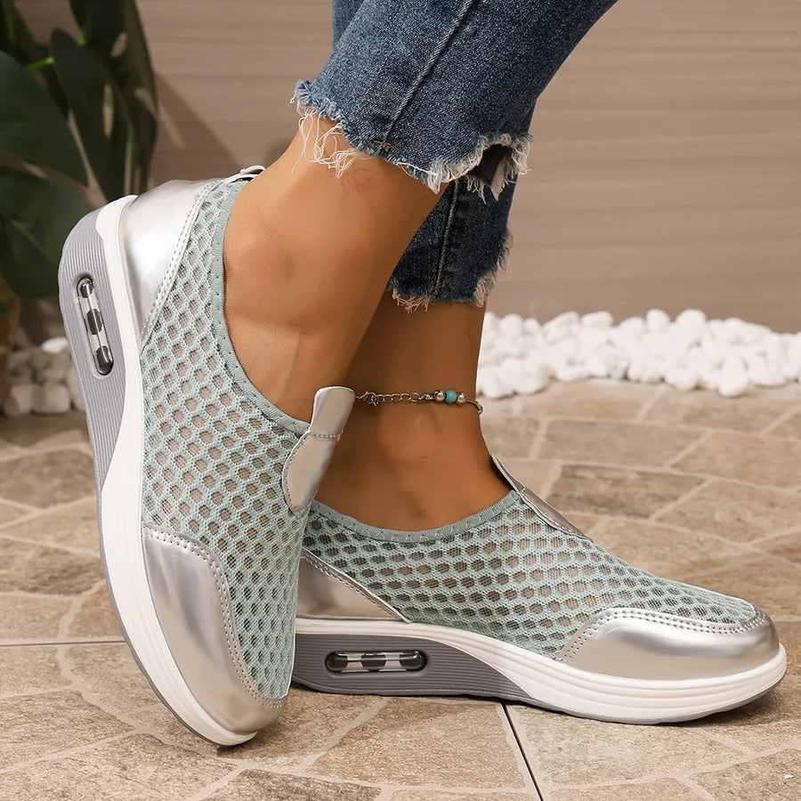 Round Toe Mesh Sneakers in Black