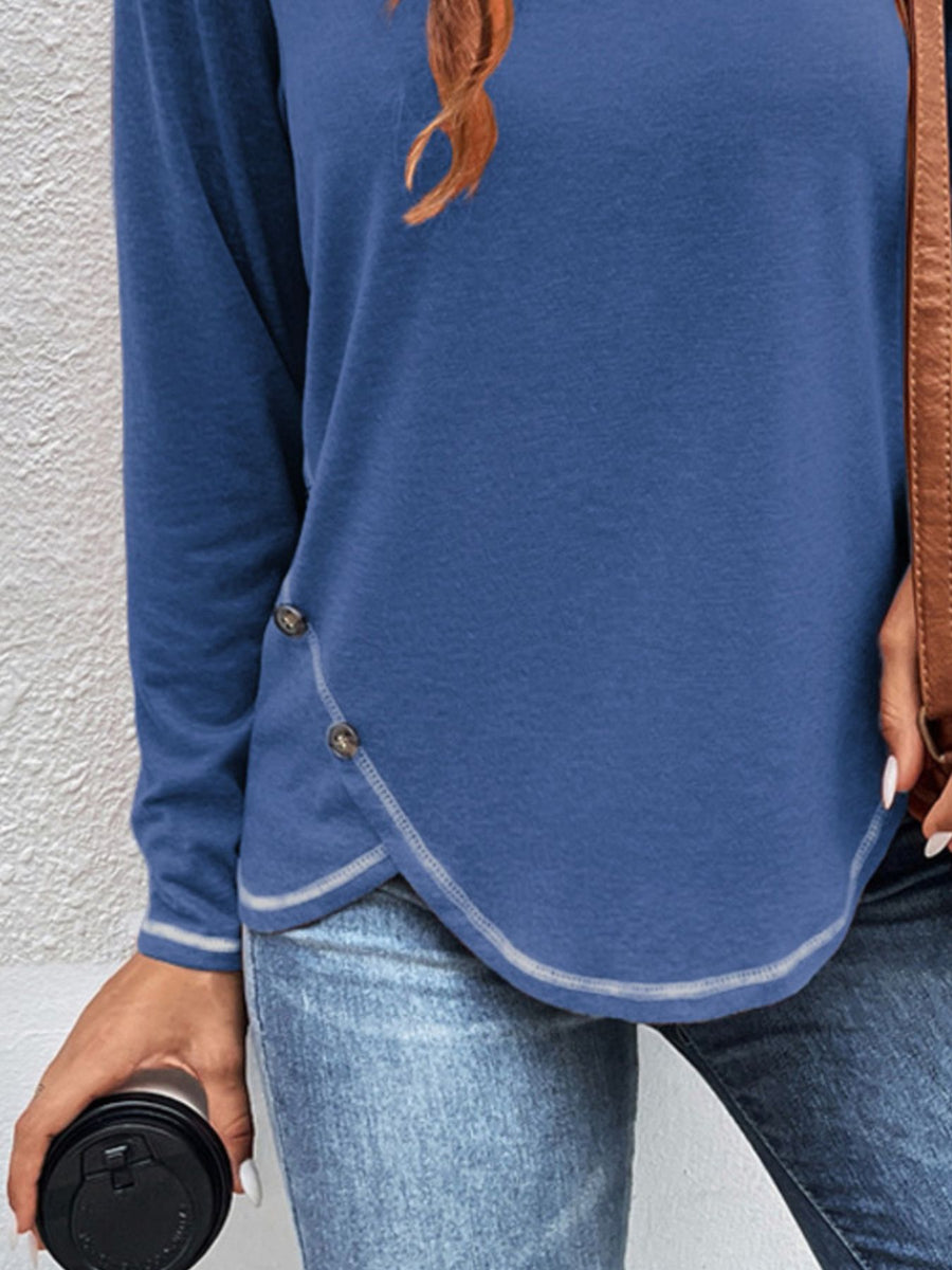 t-shirt in Navy with exposed seams and hip-length
