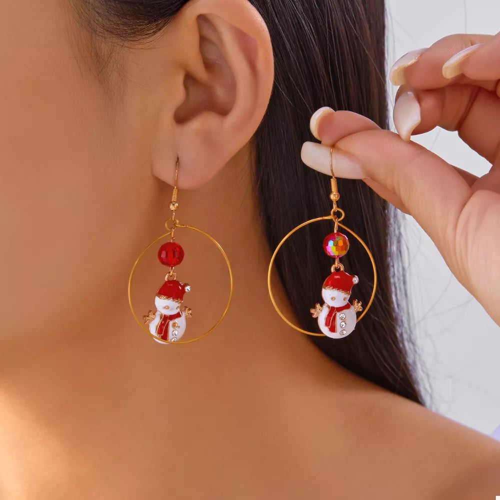earrings in gold featuring snowman motif and drop fit