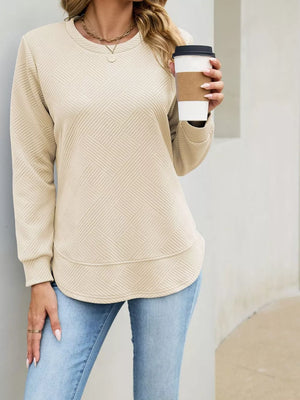 Black sweatshirt with curved hem and long sleeve