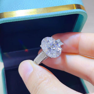 8 Carat 925 Sterling Silver Moissanite Ring in this colorway