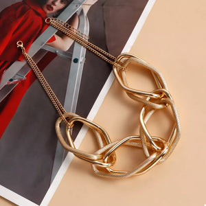 necklace in gold