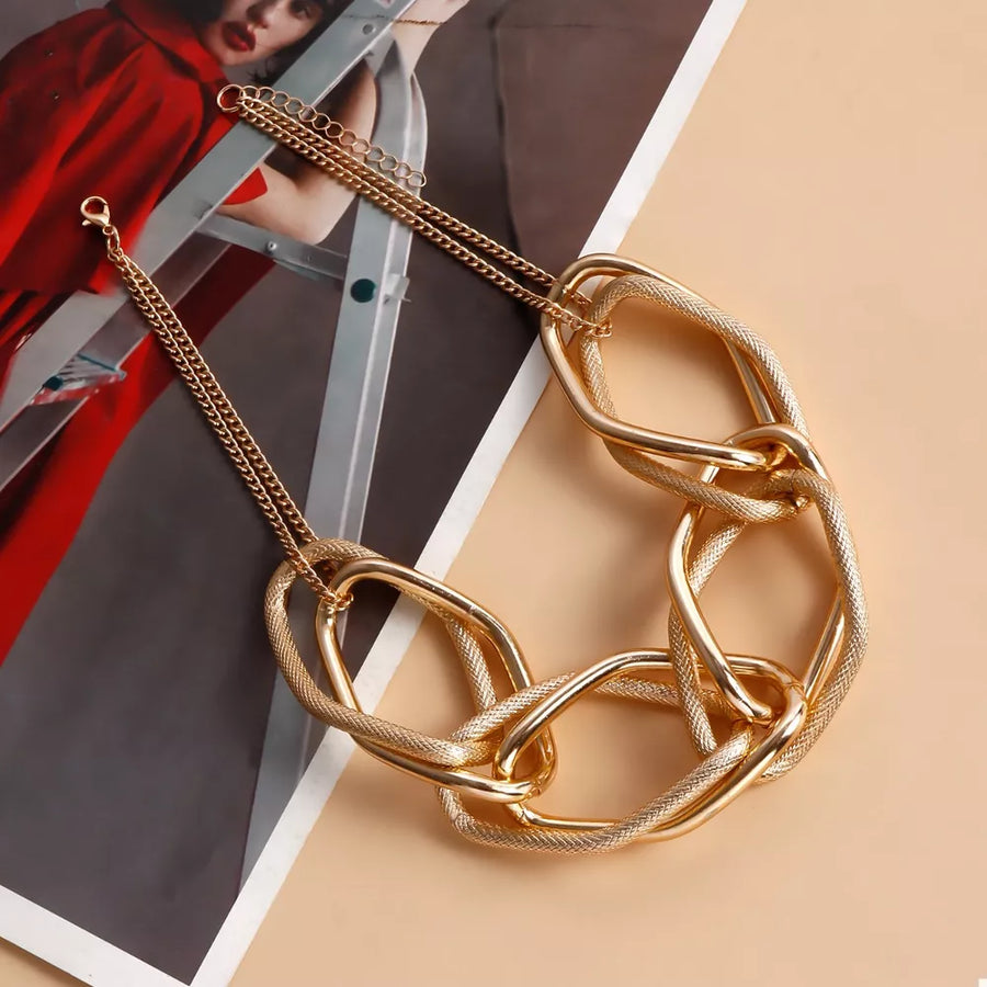 necklace in gold