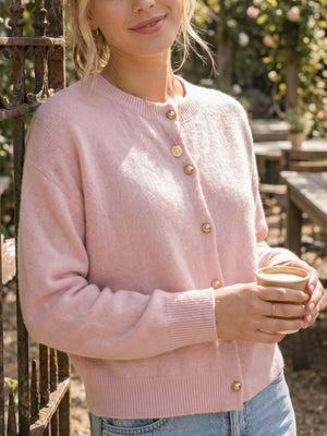 cardigan in cream with buttoned and waist-length