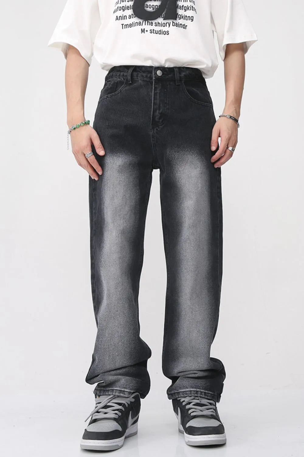 Faded wash baggy jeans in dark with a relaxed fit and gradient effect.