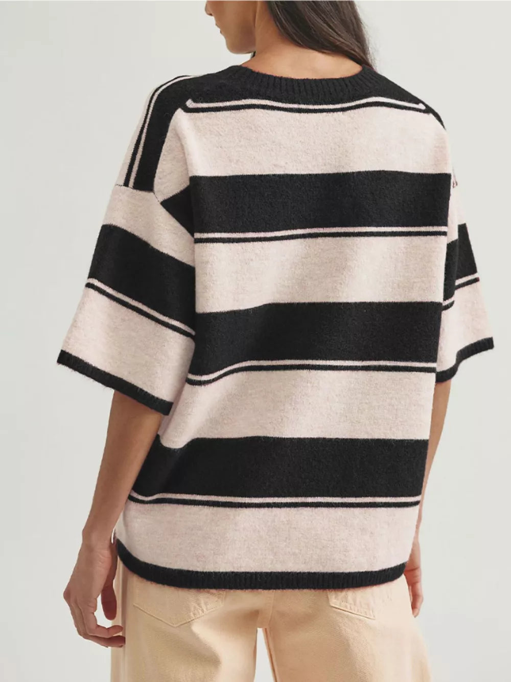 pullover sweater in Black with ribbed and hip-length