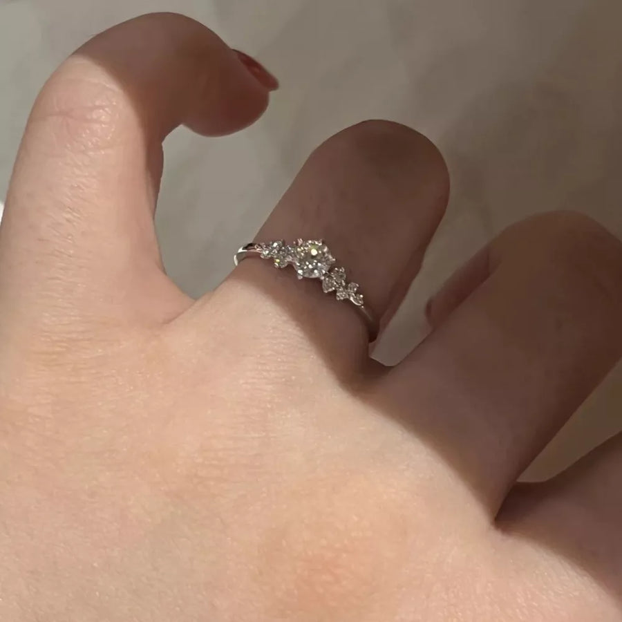 925 sterling silver,Moissanite Carat weight: 2ct Care instructions: Avoid wearin Ring in Silver with ring silhouette
