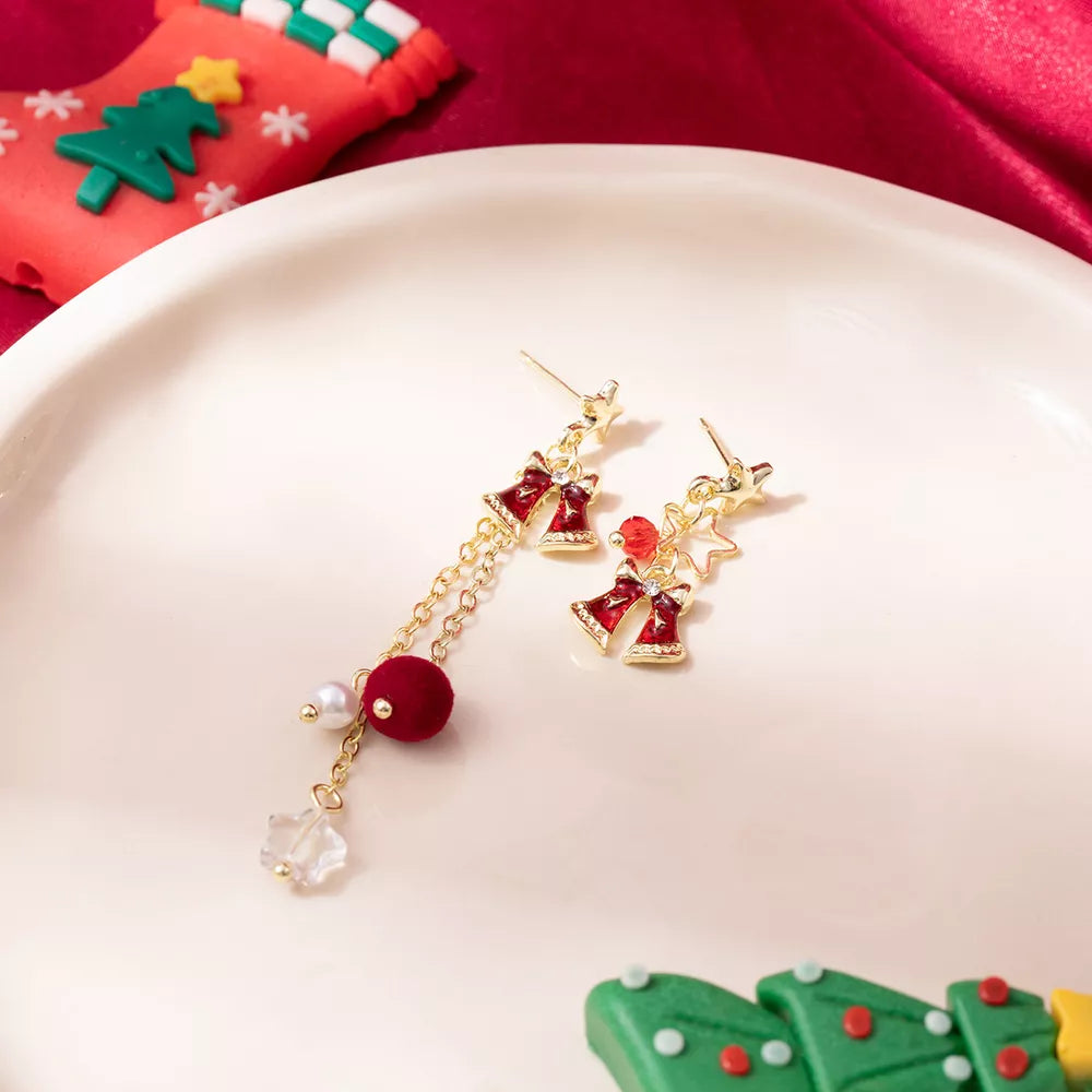 earrings in gold featuring dangle and jewelry fit