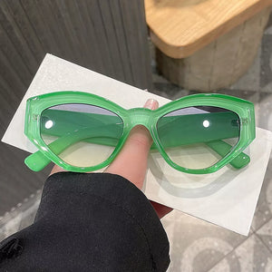 PC Frame material: Polycarbonate Lens material: Polycarbonate Temple material: P sunglasses in Heliotrope Purple with
