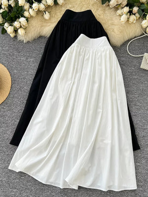 Gathered waist high-waisted a-line skirts in black and white with pockets.