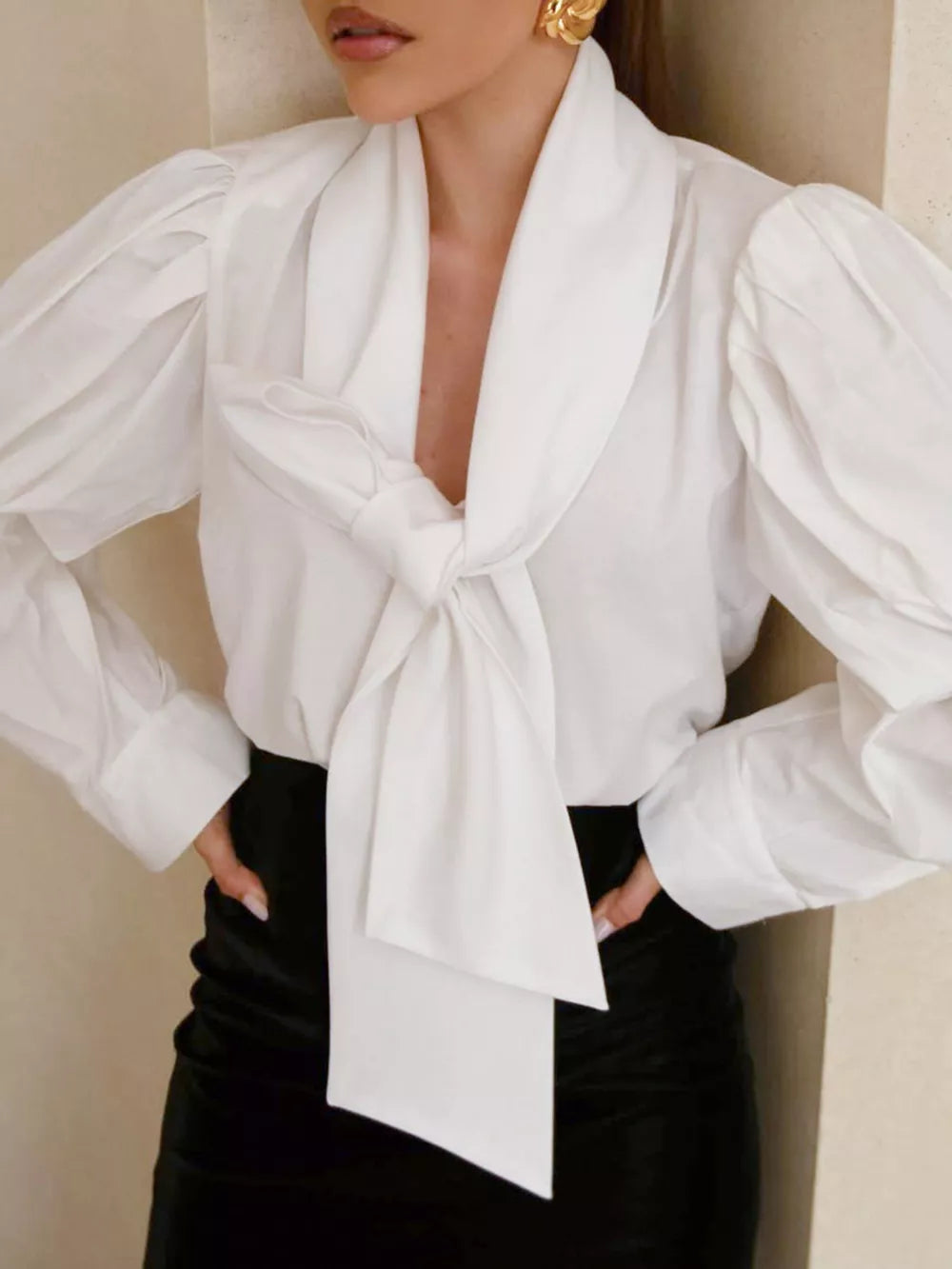 blouse in white featuring tied and regular fit