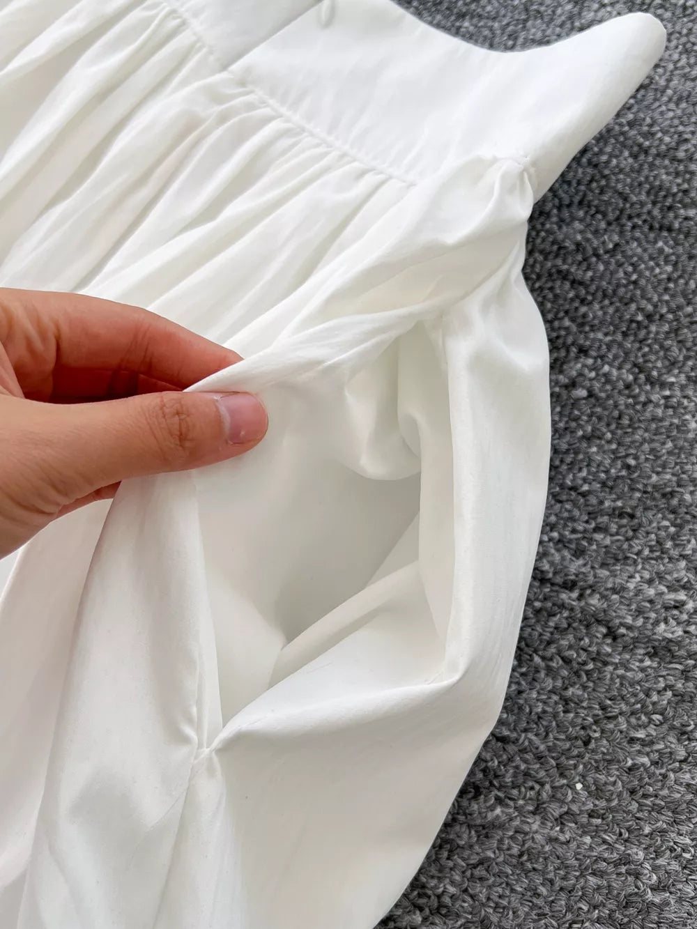 White gathered waist high-waisted skirt with pockets detail