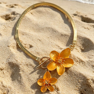 anklet in Gold with floral and flower charms