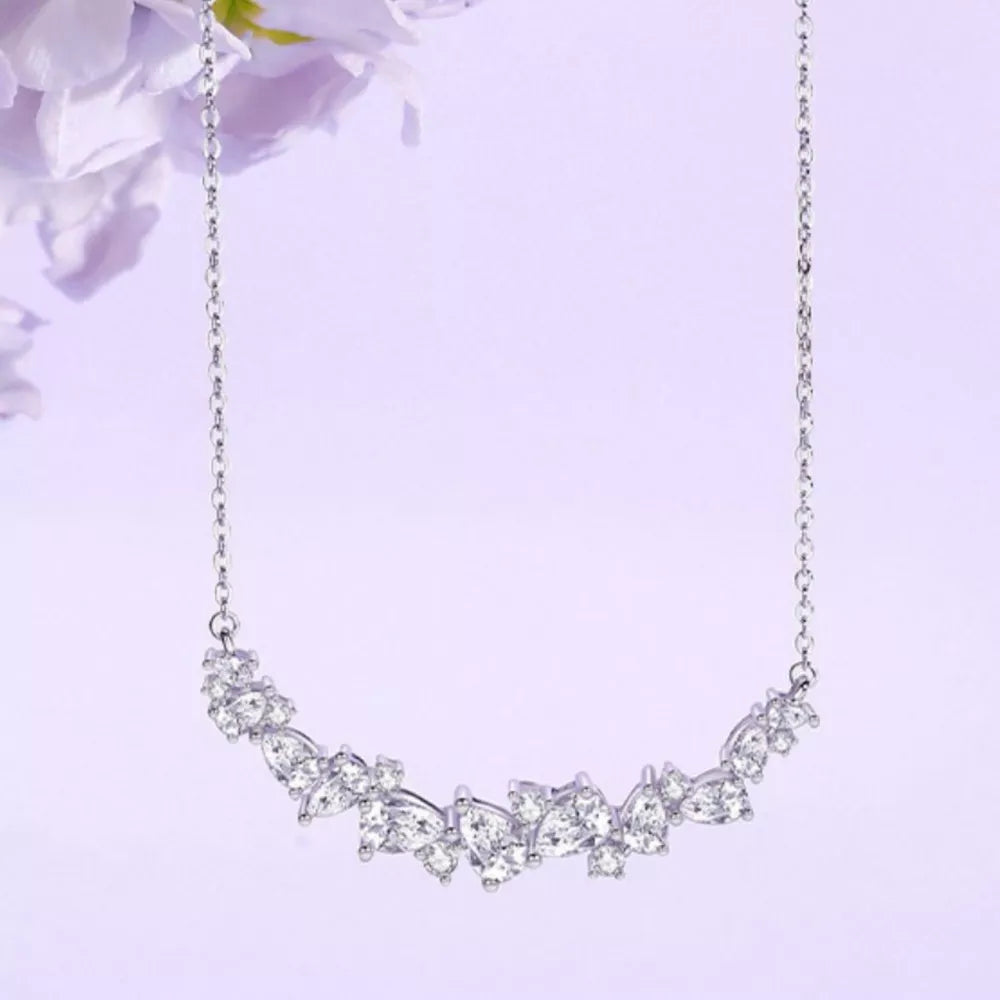 necklace in silver featuring zircon embellishment and curved fit