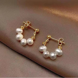 earrings in gold with freshwater pearls and mini
