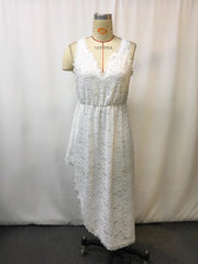 White lace sleeveless dress with V-neck and asymmetrical hem