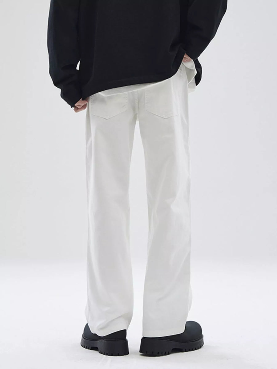 Relaxed fit white cotton chinos for men with a casual style.
