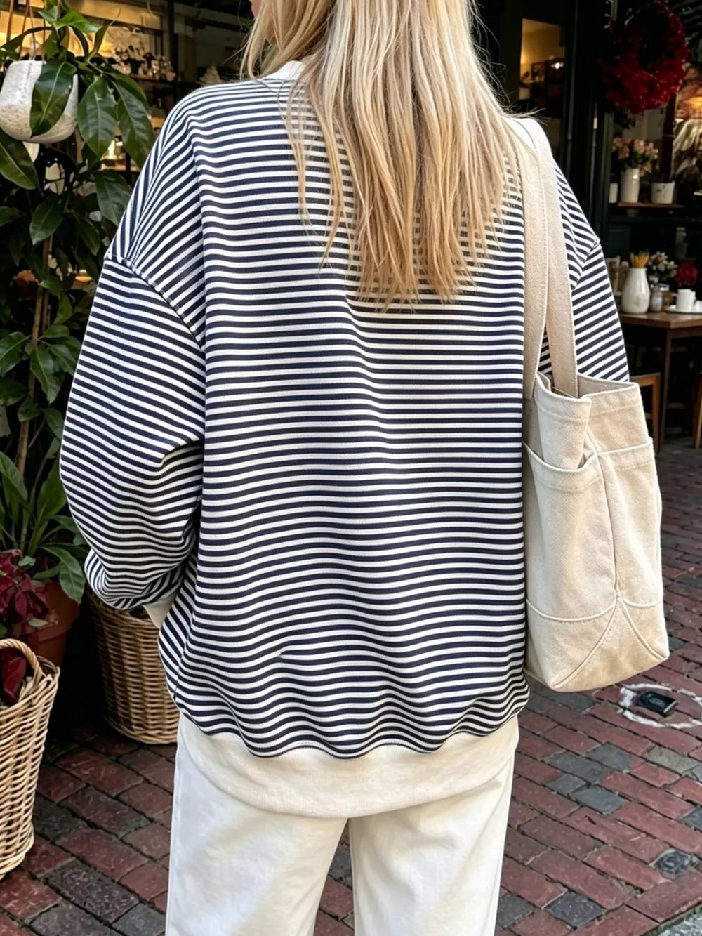 sweatshirt in Red with striped and oversized