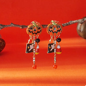 18K Gold-Plated, Alloy, Resin, Rhinestone Care instructions: 1 earrings in gold with irregular silhouette