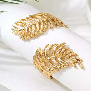 bracelet in gold with floral and leaf design