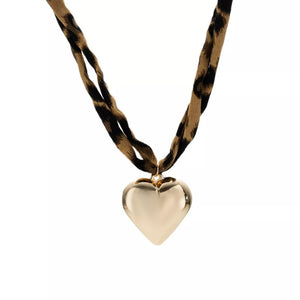 Gold necklace with short and hook-and-eye