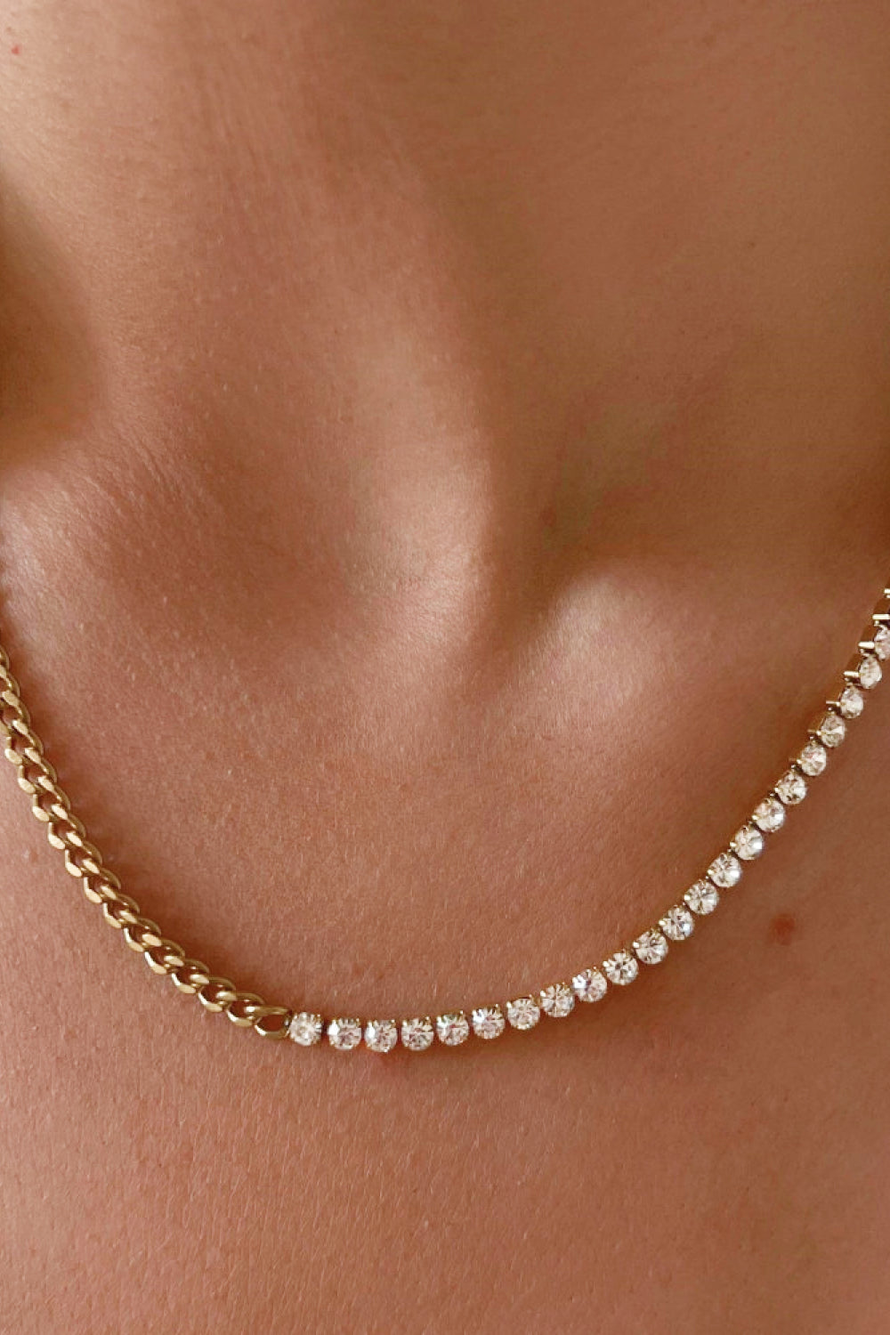 Gold curb chain necklace with half zirconia detail