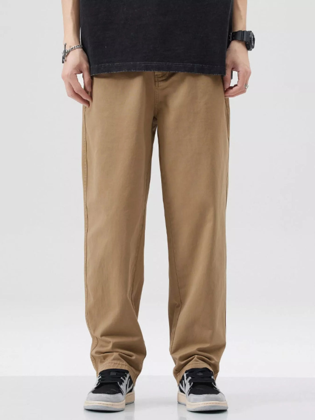 Khaki cotton relaxed fit men's pants with a casual look