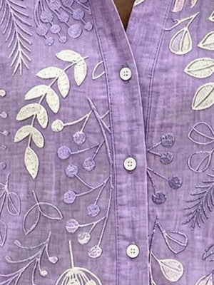 button-down shirt in white with buttoned and hip-length