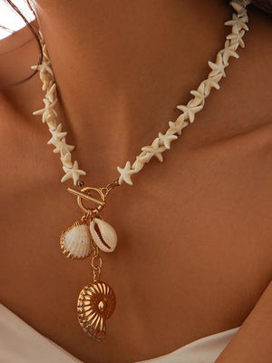 necklace in cream featuring pendant and pendant necklace fit