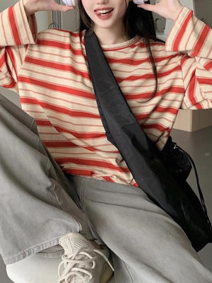 classic t-shirt in Black-Striped with crew neck