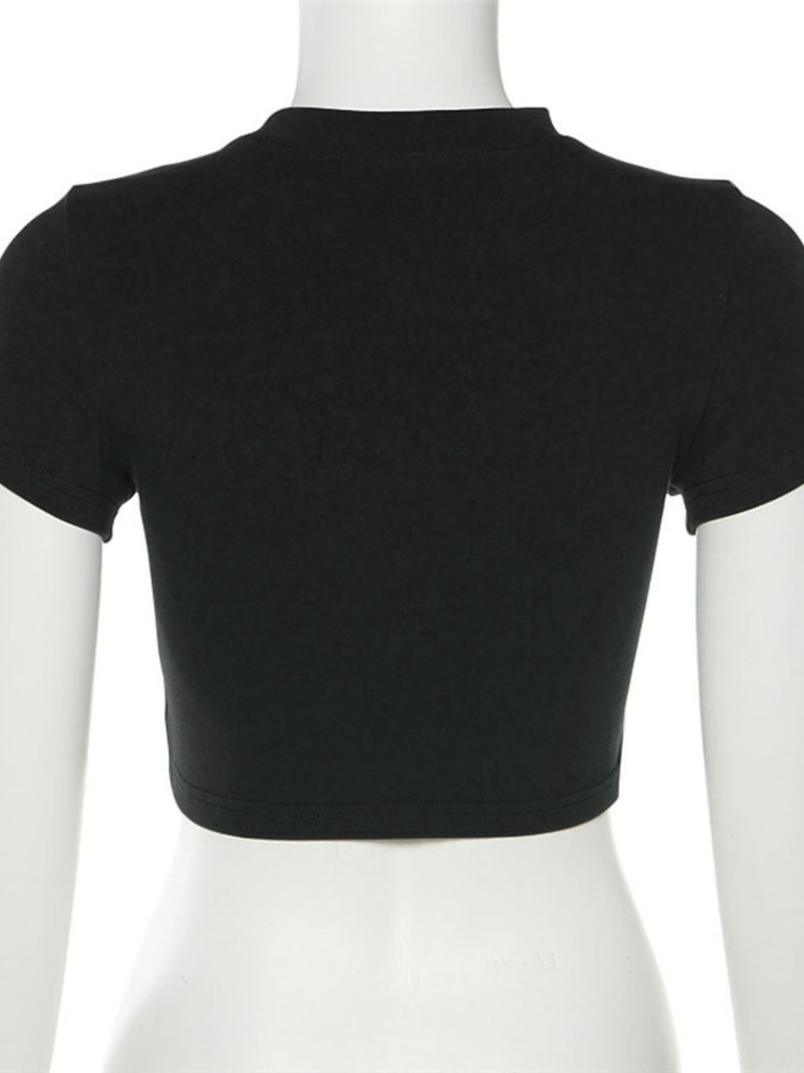 Black cropped t-shirt with crew neck and short sleeves.
