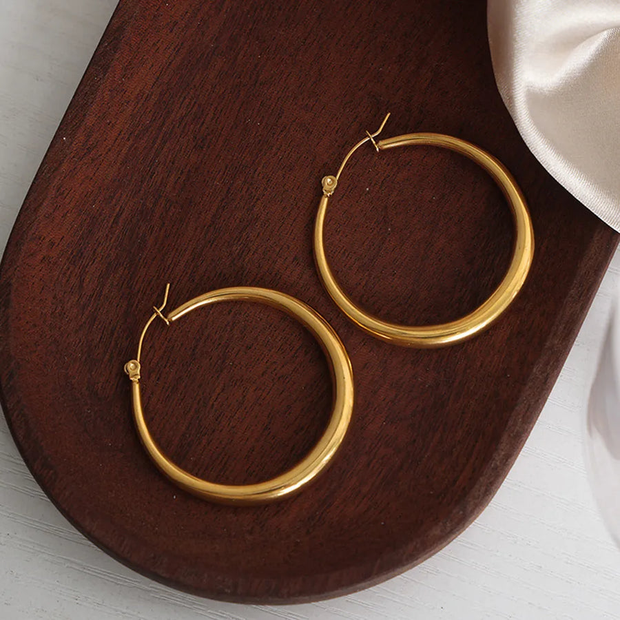 Sculpted oval gold hoop earrings, 18K gold-plated, casual everyday jewelry.