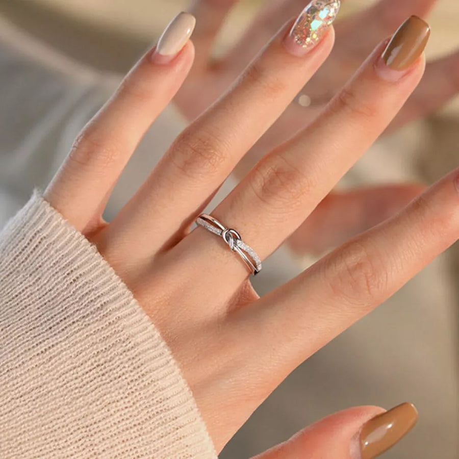 925 Sterling Silver Knot Ring With Zircon in silver with knot detail