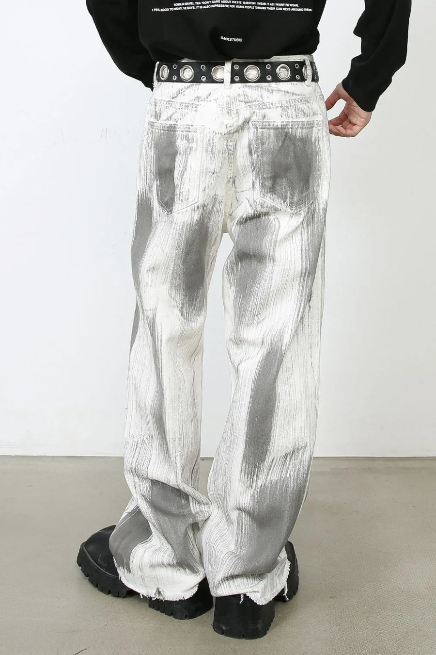 Brushstroke denim jeans in light with a wide leg and raw hem.