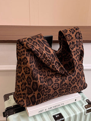 Lightweight Hobo Shoulder Bag in Black