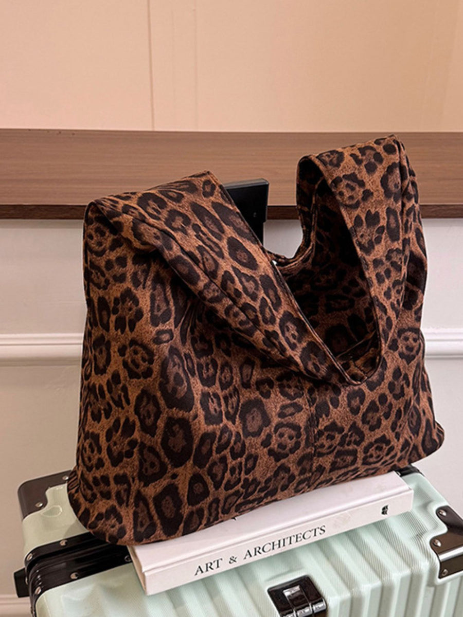Lightweight Hobo Shoulder Bag in Black