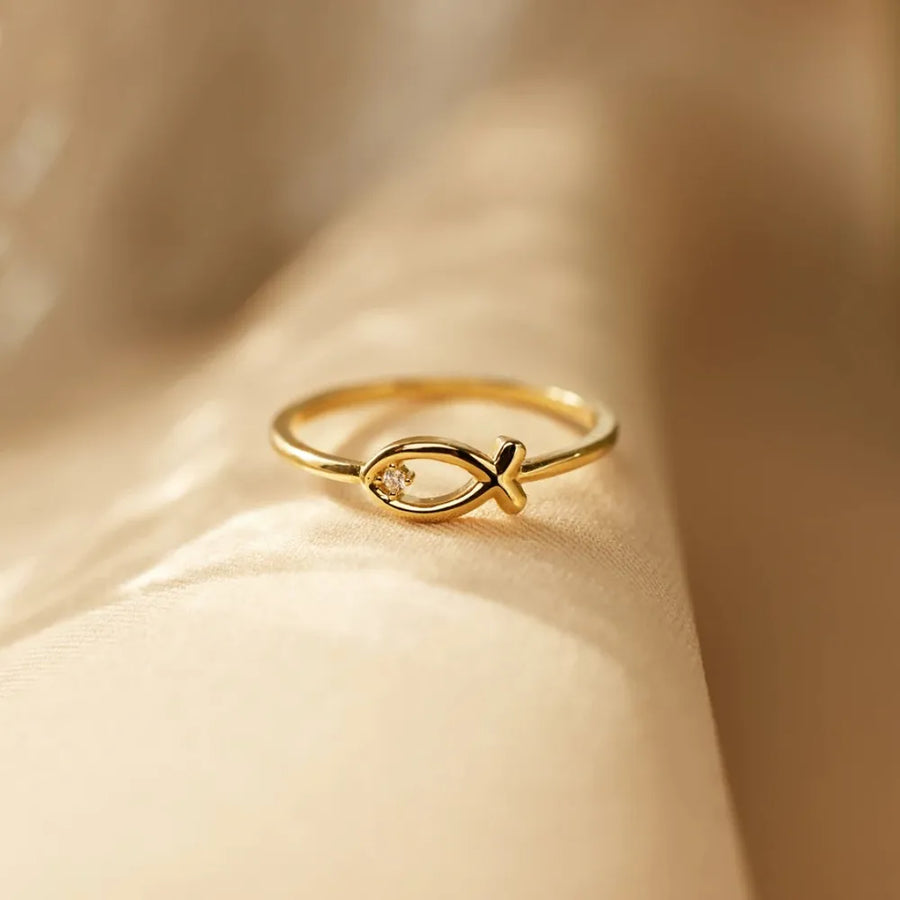 Gold ring with delicate fish motif and zircon detail