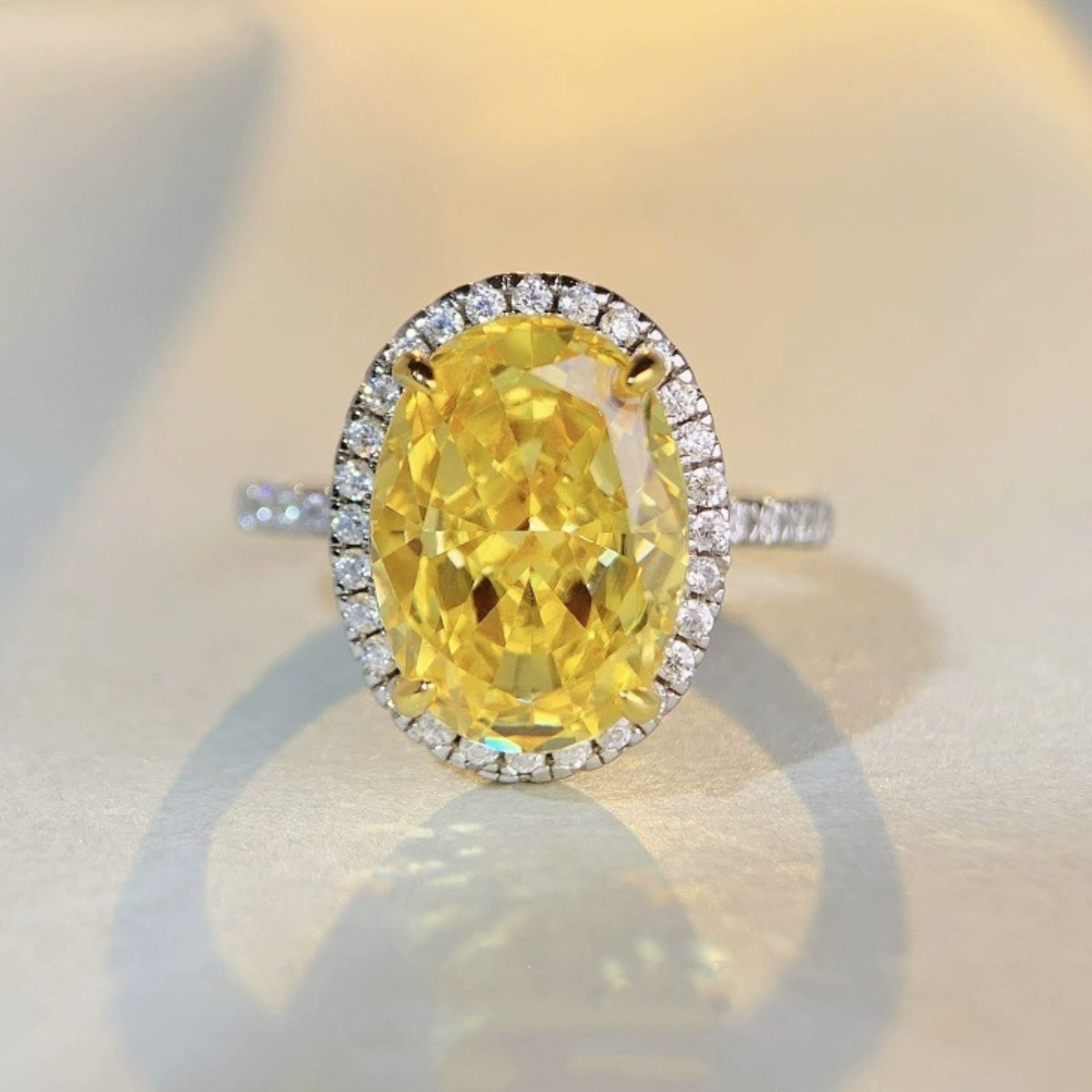 Halo 925 Sterling Silver Zircon Round Ring in yellow with halo setting